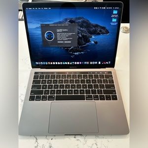 Macbook Pro 13” with Touch Bar 8GB/256GB